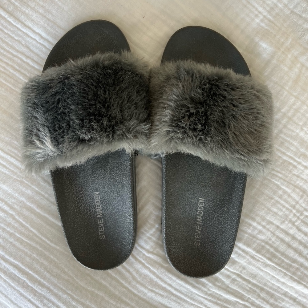 Steve Madden slides